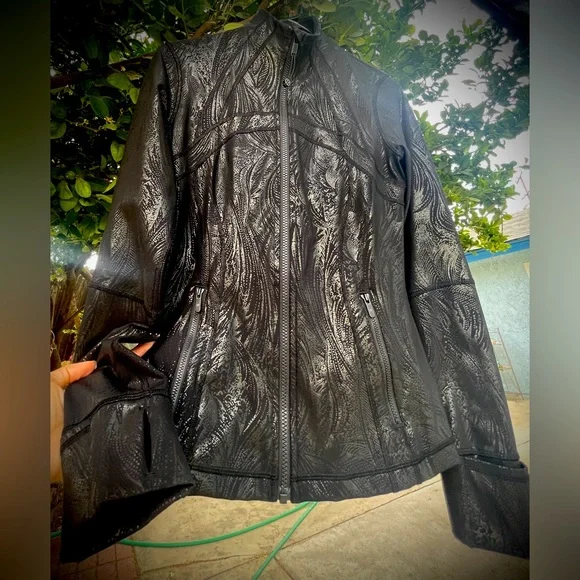 Lululemon Define Jacket *Shine Acclimatize Black Foil Perfect like new condition - Picture 5 of 8